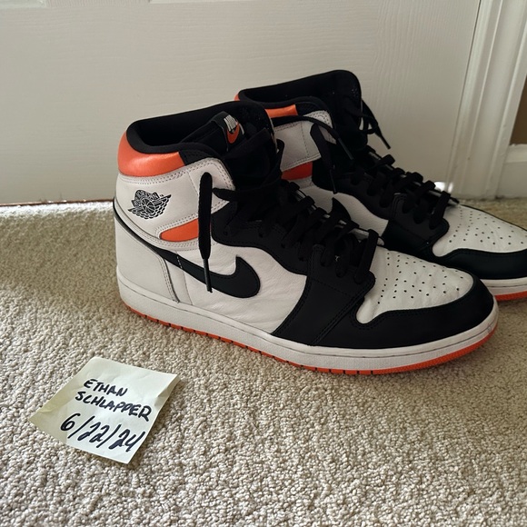 Sneakers - Picture 9 of 16